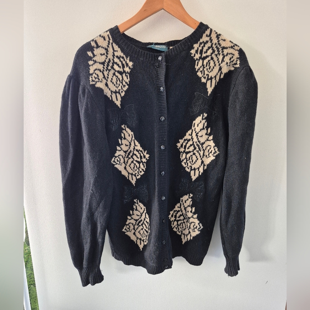 Adorable 100% Lambswool Cardigan With Bows And Flowers In Very Used Condition